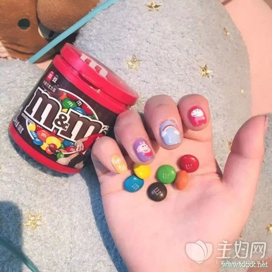 小猪佩奇美甲图片 时尚减龄还很显嫩！