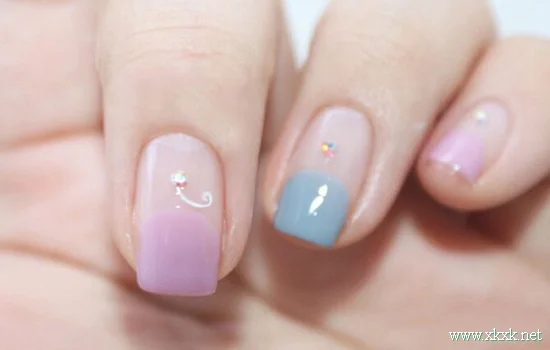 2022流行美甲教程，超简单纹理反法式美甲