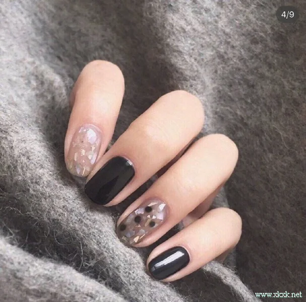 超酷的黑色系美甲图片精选
