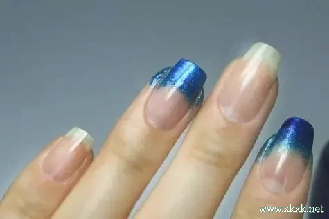 拥有星星的美甲，一闪一闪亮晶晶！