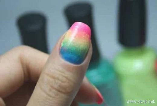 DIY彩虹色豹纹美甲教程 打造炫酷个性指尖