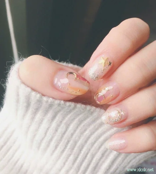 blingbling的浅色系小清新美甲 