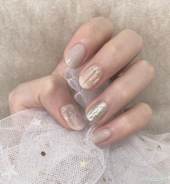 blingbling的浅色系小清新美甲 