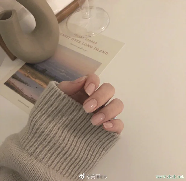 适合温柔简单女孩的夏日韩式美甲图案