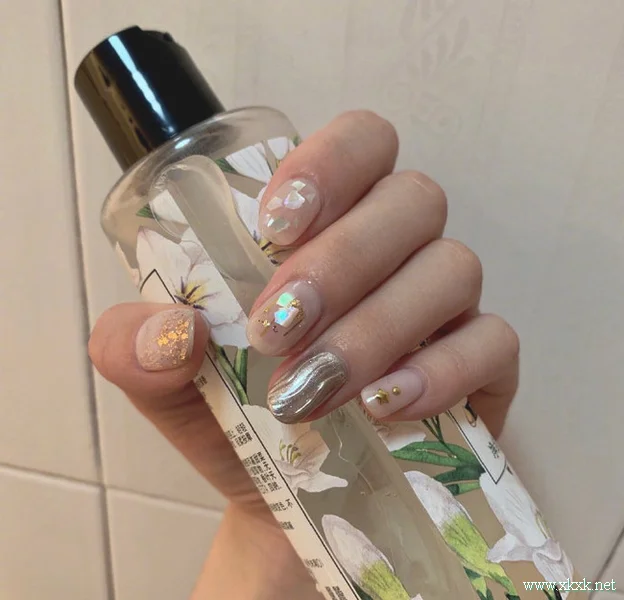 2019夏天的美甲流行彩色系