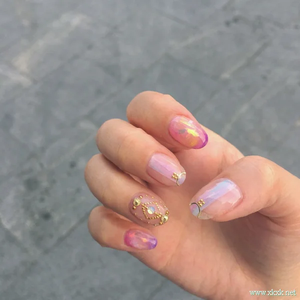 甜度满分的一组春季美甲图片