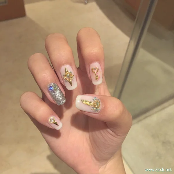 甜度满分的一组春季美甲图片