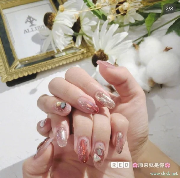 闪亮的小华丽感春季美甲图片大全