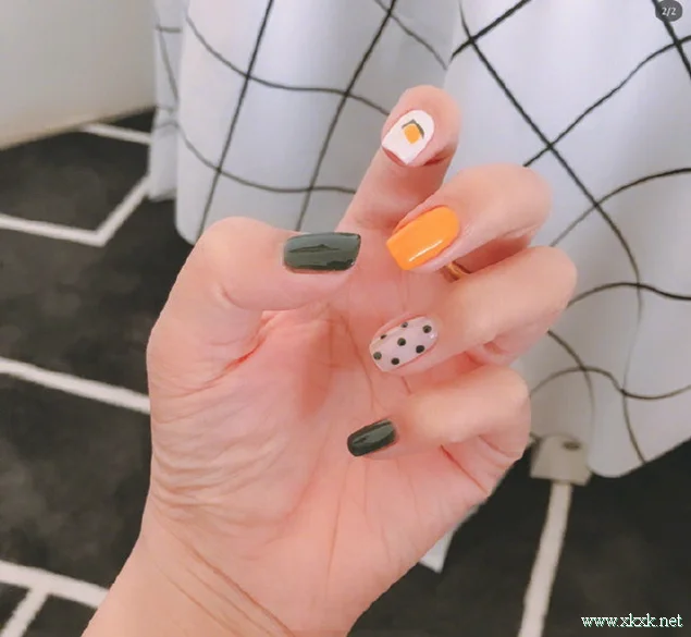 闪亮的小华丽感春季美甲图片大全