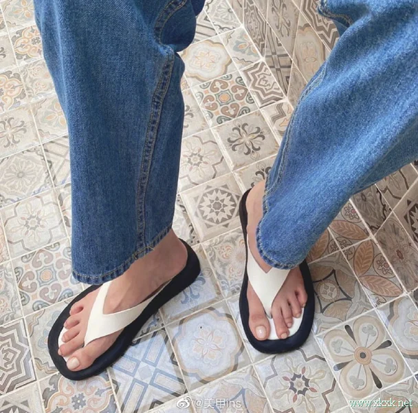 夏日美甲方案，天气这么热美脚安排上