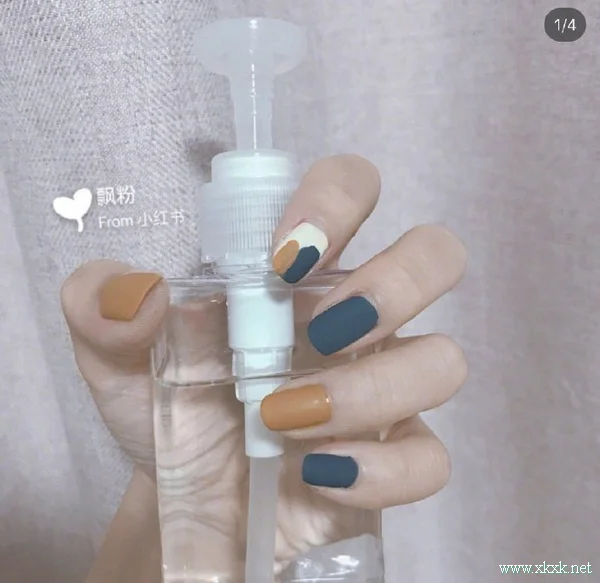 超喜欢的黄蓝色搭配撞色美甲