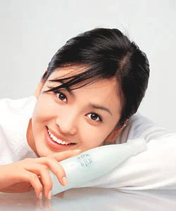 化妆水4招妙用 秋季让肌肤一嫩再嫩