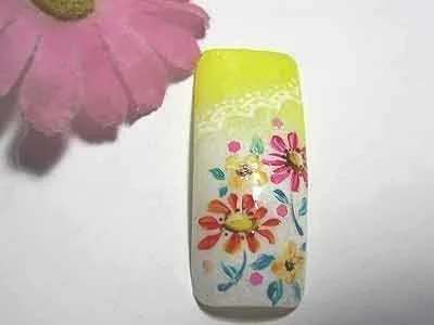 简单易学的指甲彩绘DIY技巧