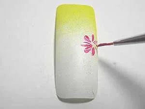 简单易学的指甲彩绘DIY技巧