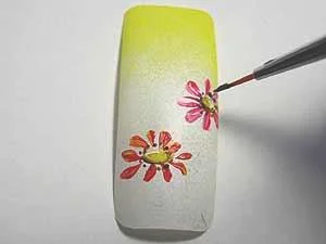 简单易学的指甲彩绘DIY技巧