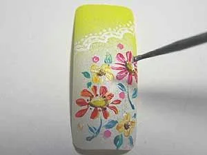 简单易学的指甲彩绘DIY技巧