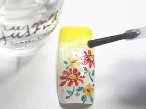 简单易学的指甲彩绘DIY技巧
