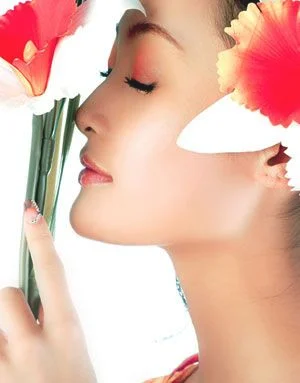 夏天这样喝水 立刻喝出光滑皮肤