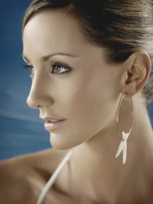 精油按摩瘦脸法 一周按出芭比精致小脸