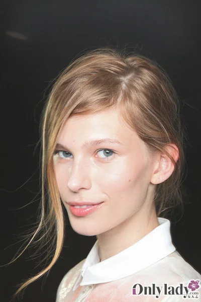 打造清新裸妆 水嫩新鲜如少女