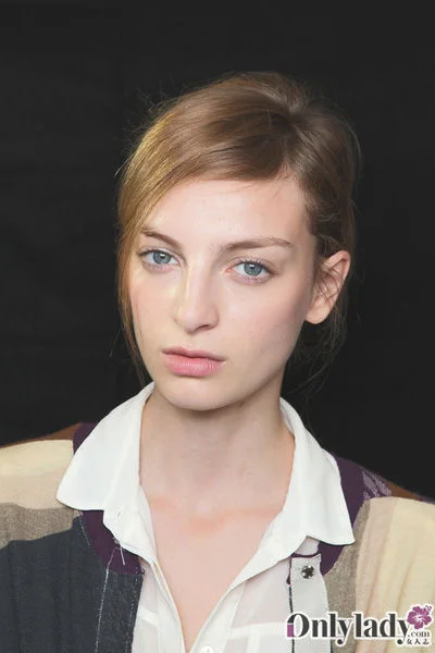 打造清新裸妆 水嫩新鲜如少女