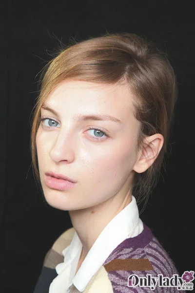 打造清新裸妆 水嫩新鲜如少女