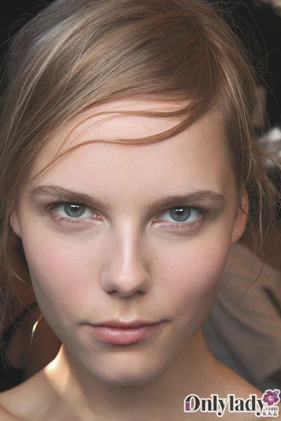 打造清新裸妆 水嫩新鲜如少女