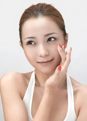 手把手教你涂防晒霜8步法