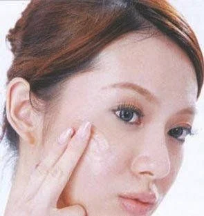 手把手教你涂防晒霜8步法