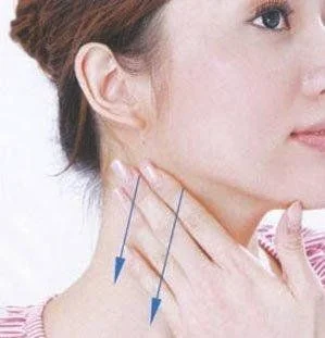 手把手教你涂防晒霜8步法