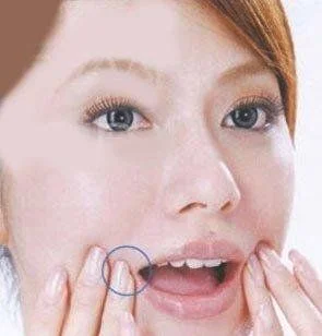 手把手教你涂防晒霜8步法