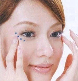 手把手教你涂防晒霜8步法