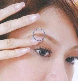 手把手教你涂防晒霜8步法