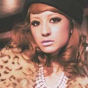 金色秋季浓重的性感美妆甜而不腻