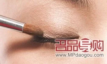 今季流行的妆容 教你画少女纯净裸妆
