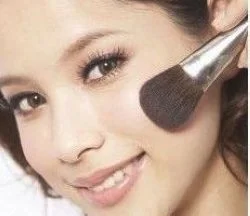 粉红系妆容 什么眼型都十分适合