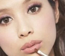 粉红系妆容 什么眼型都十分适合