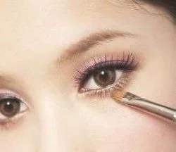 粉红系妆容 什么眼型都十分适合