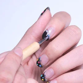 台湾女生最爱普普风DIY彩甲