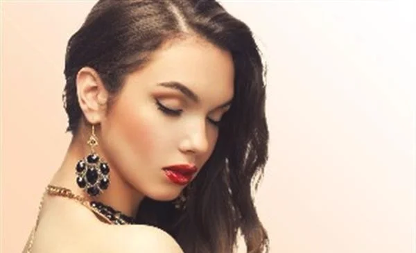 女生脸上有雀斑怎么办