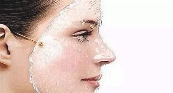 脸上干燥用什么补水